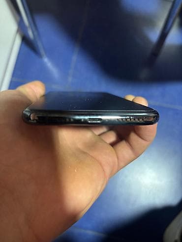 ayfon 2: IPhone 11 Pro Max, 256 GB, Face ID — 3