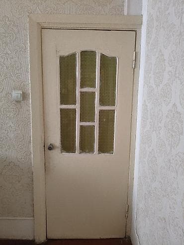 Taxta otaq qapısı – şüşəli dizayn - Material: kütləvi taxta karkas