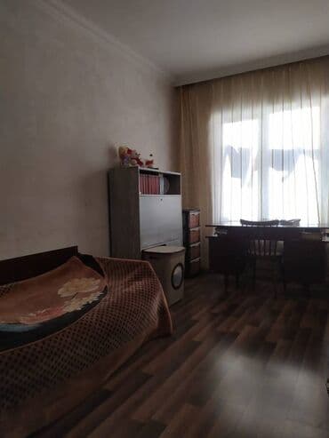 8 ci mikrorayon 3 otaqli evler: Bakı, 3 otaqlı, Köhnə tikili, m. Xalqlar Dostluğu, 90 kv. m — 1