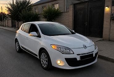Renault Megane III – ağ rəngli, 5 qapılı hetçbek. Xüsusiyyətlər və