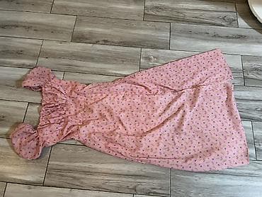 Qızılı-çəhrayı rəngdə, xırda çiçək naxışlı qadın donu. Xüsusiyyətlər