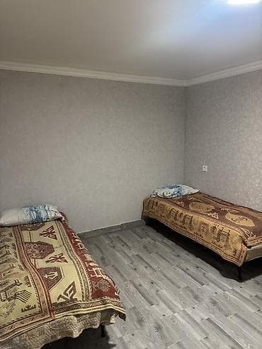 i̇kinci el: 3otaqlı studiya tipli mənzil/interyer. - Zal-hissə: divan, 2 ədəd — 7