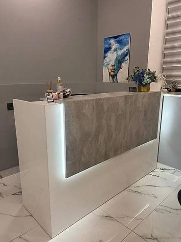 ofis mebeli magazalari: Resepsiyon stolu – müasir dizayn - Ölçü: təxmini 160–180 sm en — 1