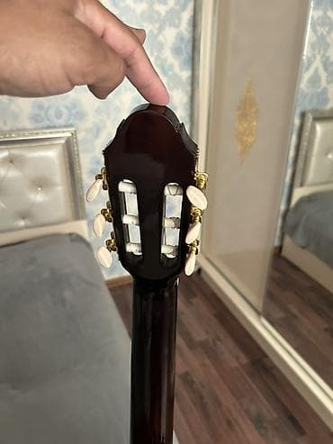 Klassik gitara, Yeni, Ünvandan götürmə — 5