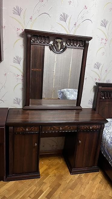 isti su: Klassik tərzdə yataq otağı mebel dəsti Tərkib: - 4 qapılı, sürgülü — 4