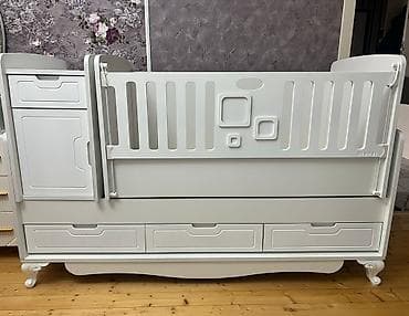 Oğlan və qız üçün, Dördbucaq, Beşik, Dəstsiz, Matras ilə, Yellənmə mexanizm ilə