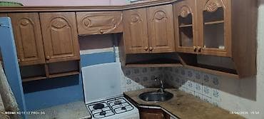 ecemı kıraye evler: Kirayə üçün 3 otaqlı mənzil. Xüsusiyyətlər: - Geniş dəhliz, otaqlara — 10