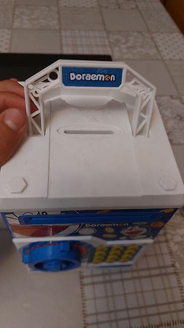 Doraemon dizaynlı uşaq pulqabısı-seyf. Plastik korpuslu bu oyuncaq — 3