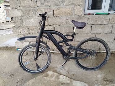 dart: Tam asqılı qara rəngli dağ velosipedi, müxtəlif yol şəraitində rahat — 3