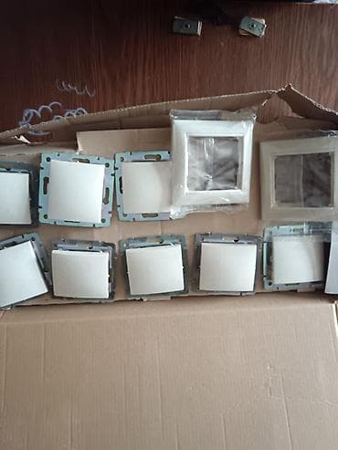 kerpic satilir: Salam satılır şneyder 100 Amper kurtka 52 razmer lampalar Vklçater — 1