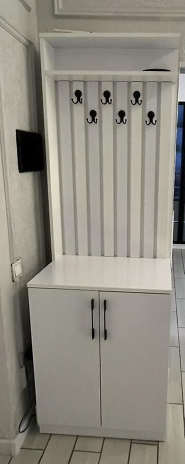 dolab ofis: Ağ rəngdə dəhliz üçün askılı dolab-komod dəsti - Material — 1