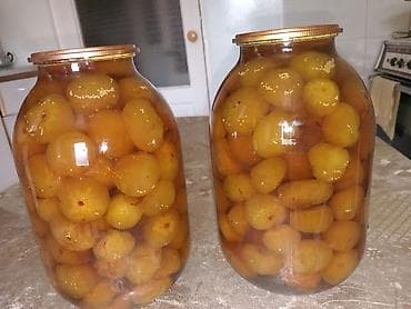 bağlama: Şəffaf şüşə bankada, qızılı rəngdə tam əncir meyvələri ilə hazırlanmış — 3