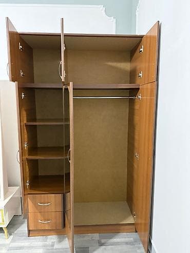 şkaflar ucuz: 3 qapılı, Güzgülü, Qəhvəyi, Taxta, Açılan, Düz dolab — 4