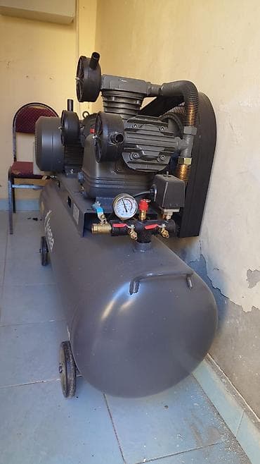 su matoru markus: Sənaye tipli hava kompressoru 200 lt - Güc: 10 HP üçfazalı mühərrik — 1