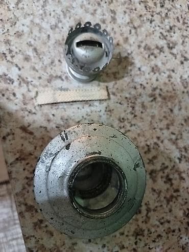 qədimi lampa: ​Sovet dövrünə aid, orijinal metal neft lampası satılır. ​Vəziyyəti — 3