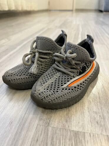 uşaq pencəkləri: Uşaq idman ayaqqabısı - Rəng: boz, yan hissədə narıncı zolaq vurğusu — 1