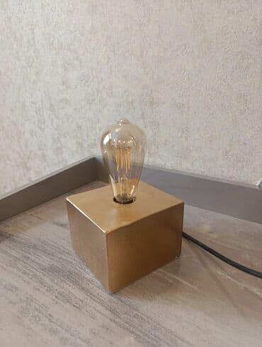 xoncaların qiyməti: Beton korpuslu, abstrakt dizaynlı masa lampası. Daxili işıqlandırma — 14