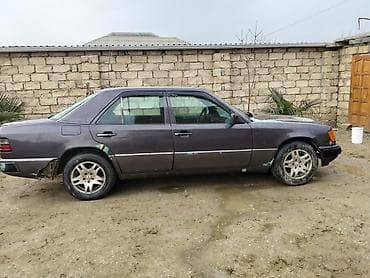 bmw 320 94: Mercedes-Benz E 200: 2 l | 1994 il Sedan — 8