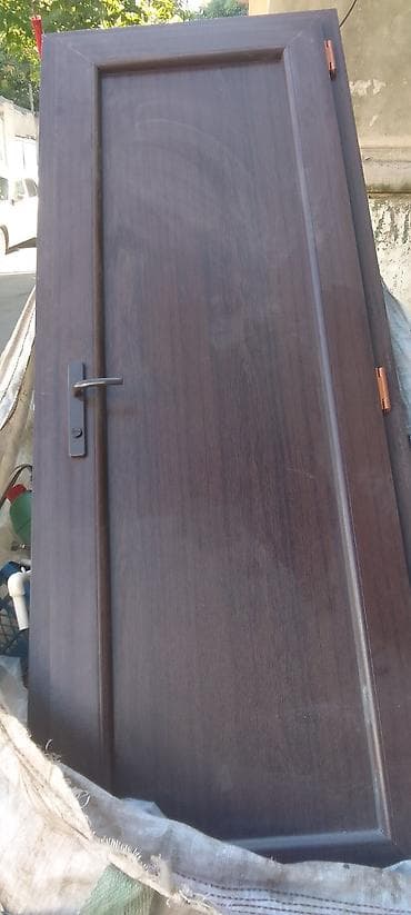 Taxta otaq qapısı – tünd palıd rəngində - Material: ağac (təbii ağac