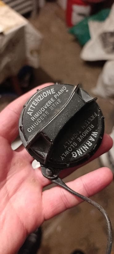 Hyundai Sonata markalı avtomobillə yanacaq qapağı humdai sonata