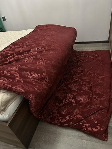Bordo rəngli döşənək/yataq dəsti - Naxışlı, parlaq fakturalı parça