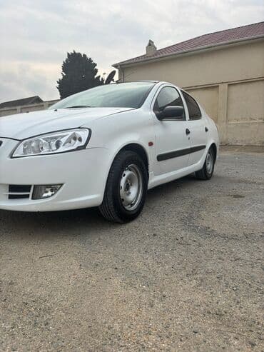 фольксваген поло новый кузов: Ağ rəngli sedan avtomobil Xüsusiyyətlər: - Kuzov: 4 qapılı sedan, ağ — 2