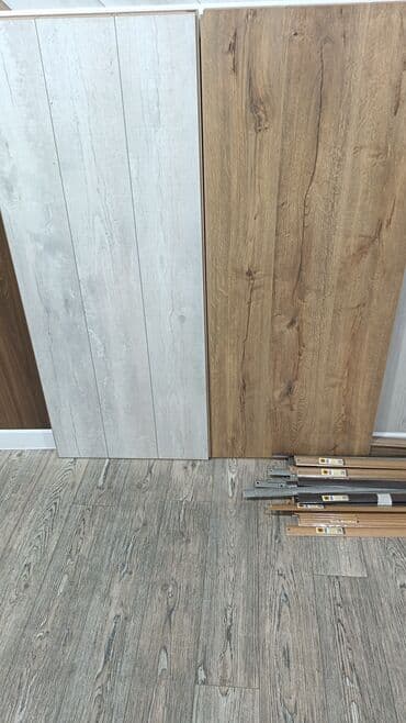 Ламинат: Məhsul: Laminat döşəmə örtükləri və aksesuarları Təsvir: - Mağazada — 4