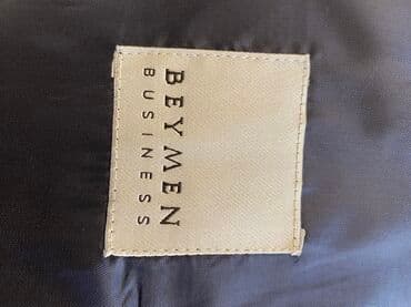 kişi ucun klassik qara kostyum: Şəkillərdə iki kişi kostyumu təqdim olunur. Biri boz rəngdə, digəri — 7