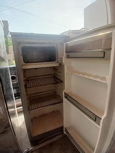 pitminutka satisi: İkiqat qapılı soyuducu - Üst hissədə dondurucu bölmə, aşağıda əsas — 7