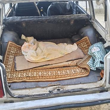 lada oturacaqlar: Lada 2104 universal, ağ rəng. - Kuzov: 5 qapılı universal gövdə, iri — 7