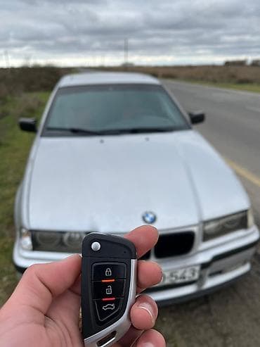 330 bmw: BMW 3 series: 2 l | 1994 il Sedan — 3