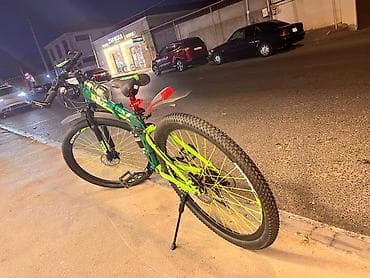 yeseved: Elektrik velosipedi – dağ/şosse hibrid tipli, yaşıl-qara rəng sxemi — 4