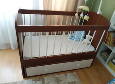 спальни для кукол: Uşaq beşiyi – taxta karkaslı, ağ rəngli barmaqlıqlar, qoz rəngli yan — 1