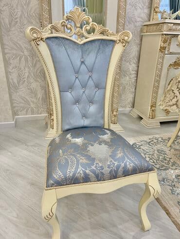 Taburetlər: 8 eded stol satılır tezedı ela vezıyyetde bır ededı 170 — 1