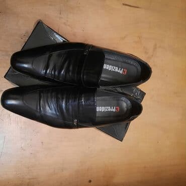 Ayaqqabi çox az geyinilib toydan toya heç bir defekti qətiyyən yoxdu