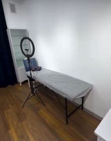 Şəhərin mərkəzində yerləşən bu kommersiya məkanı ofis, gözəllik