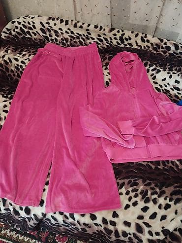 Qadın velur idman dəsti – 2 parça - Rəng: parlaq çəhrayı - Material