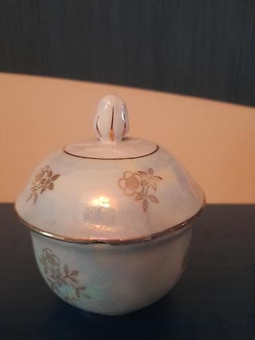 Porselen qapaqlı balaca qab - Material: incə porselen - Rəng və