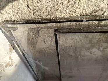 Qapi şüşəsidi. 2si bir yerde