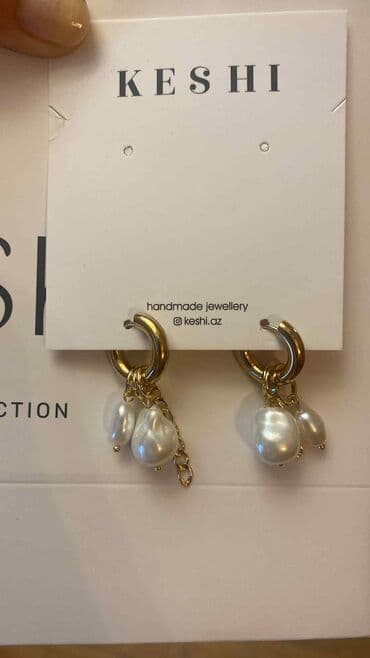 1 qram gumuşun qiyməti 2025: Серьги жемчужные от бренда Keshi —20 азн — 2