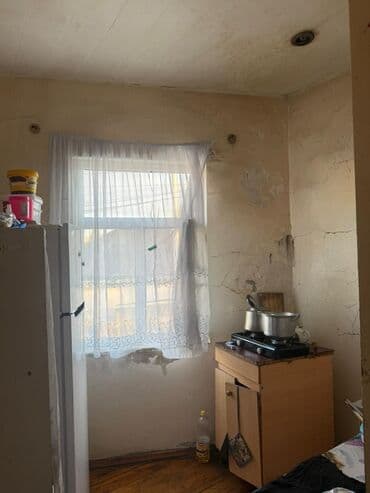 bakida saatliq evler: 2 otaqlı həyət evi – yaşayış sahəsi mətbəx, zal və bir yataq otağından — 1