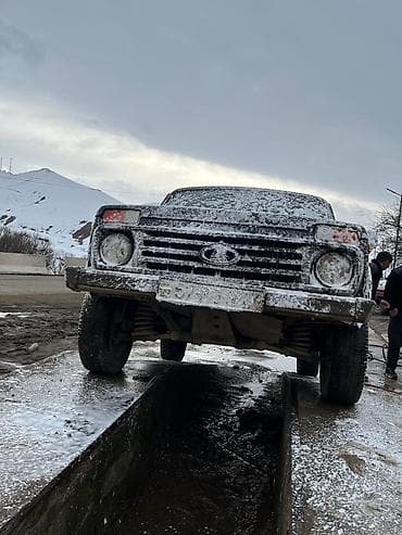 vaz kuza: Lada Niva (VAZ 2121) yolsuzluq avtomobili - Kuzov: 3 qapılı, kompakt — 5
