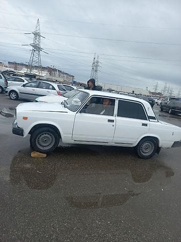 masin kompressor ustasi: VAZ 2107, ağ rəng, sedan kuzov. Mühərrik və ötürmə: - Benzin — 7