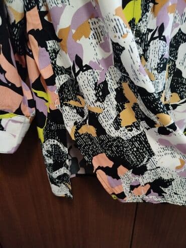 бу вещи: Açıq yaşıl fonda mavi yarpaq naxışlı uniseks uzunqol kaftan. Rahat — 7