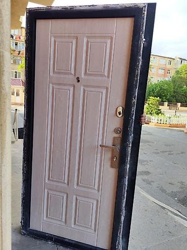 Dəmir giriş qapısı – komplekt - Material: möhkəm metal karkas, taxta