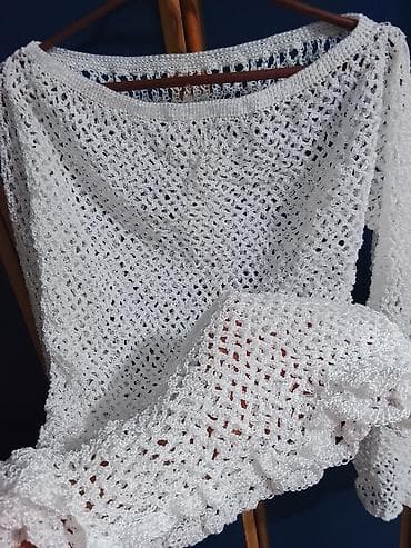 Baş geyimləri: Ağ rəngdə, əl işi qarmaq toxunuş bluz. - Naxış: havalı, torvari açıq — 2