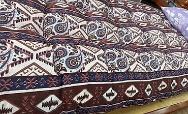 Böyüklər üçün Yeni Yun Döşək, Ünvandan götürmə