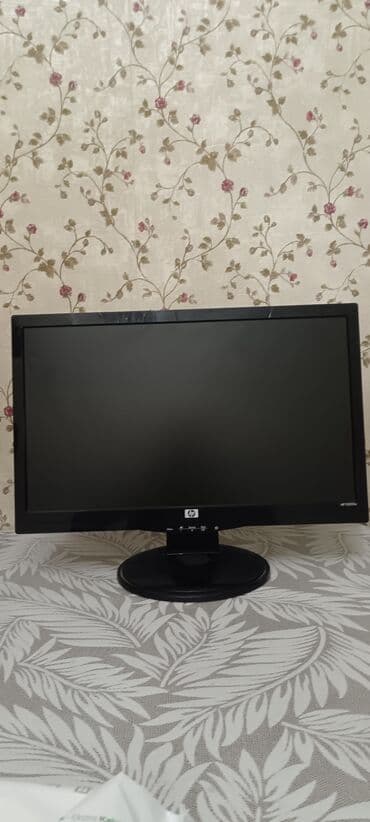 monitor 19: HP 20” LCD monitor - Model: HP 2009m (ön paneldə “HP 2009m” qeyd — 2