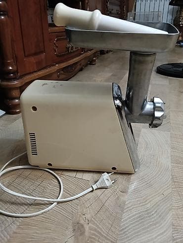 plazmalar: Elektrik ətçəkən maşın - Güclü elektrik motoru, şnurla qoşulur (220V — 2