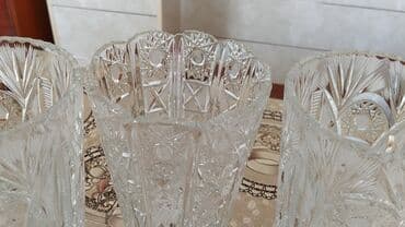 ваза красная: 2 ədədi cütdür 110AZN,tək ortadakı 55 AZN,3–ü birlikdə 165 AZN-dir — 3